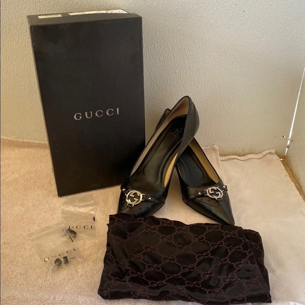 Gucci Authentic Black Leather Pumps Silver Logo 10